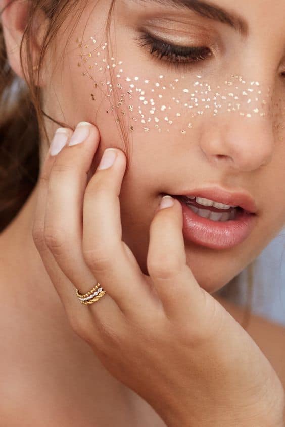 daeac4886d5418729b483633831b18f1 - Everything You Need To Know About Glitter Makeup