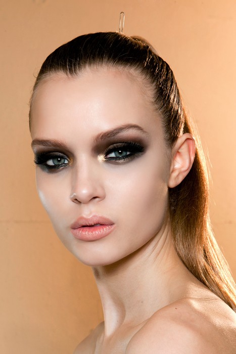 New Year’s Eve Makeup Ideas You’ll Actually Want to Try Versace HC bbt S12 013 - New Year’s Eve Makeup Ideas You’ll Actually Want to Try