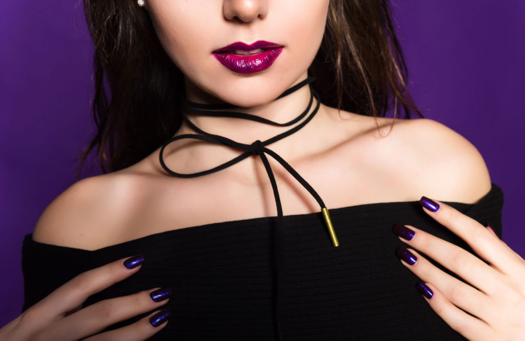 6 Forgotten Fashion Trends Making a Comeback choker 1024x665 - 6 Forgotten Fashion Trends Making a Comeback