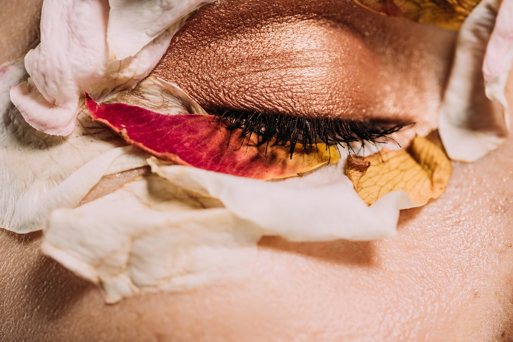 15 Brilliant Beauty Hacks Earthy eyeshadow - 15 Brilliant Beauty Hacks