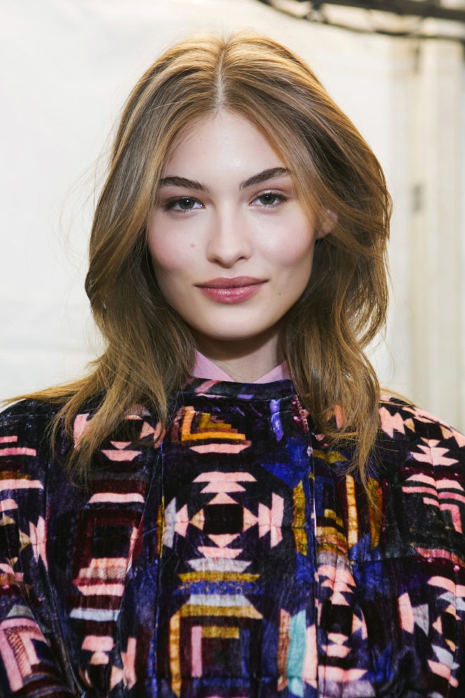 Blush Makeup Tips for a Natural Look Marant bbt F17 001 e1514065910917 - Blush Makeup Tips for a Natural Look