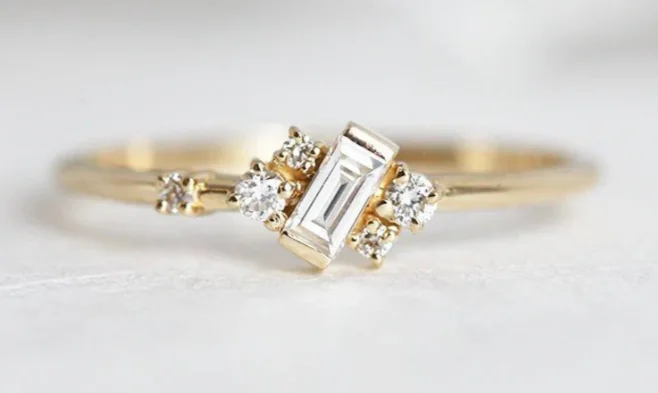 Elegant diamond engagement ring we’re loving