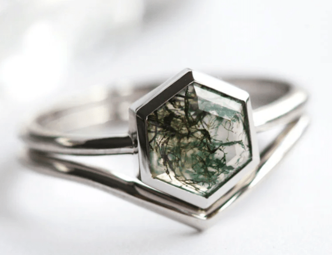 Elegant diamond engagement ring we’re loving