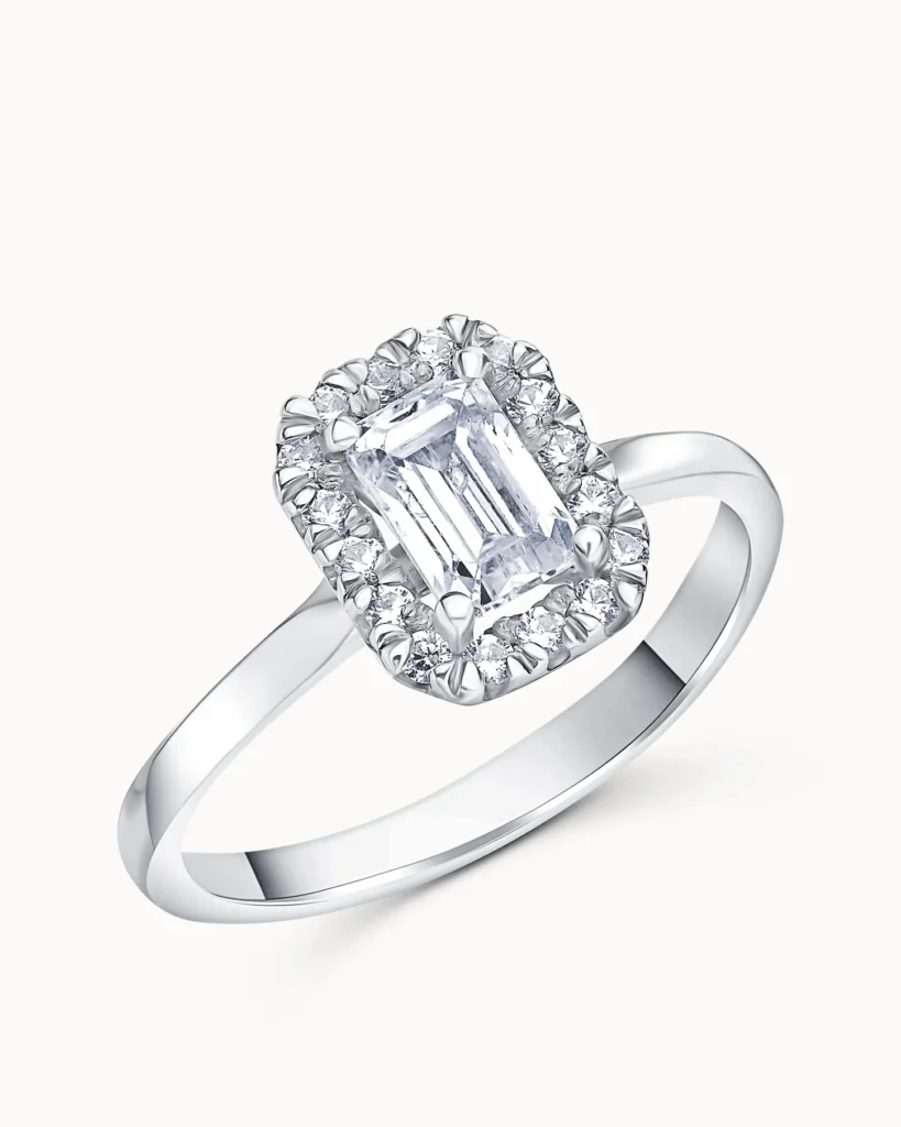 Classic round-cut engagement ring we’re loving