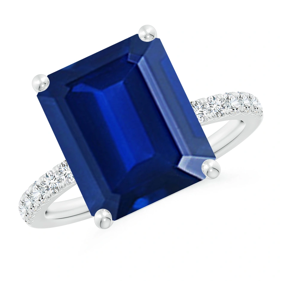 Classic round-cut engagement ring we’re loving